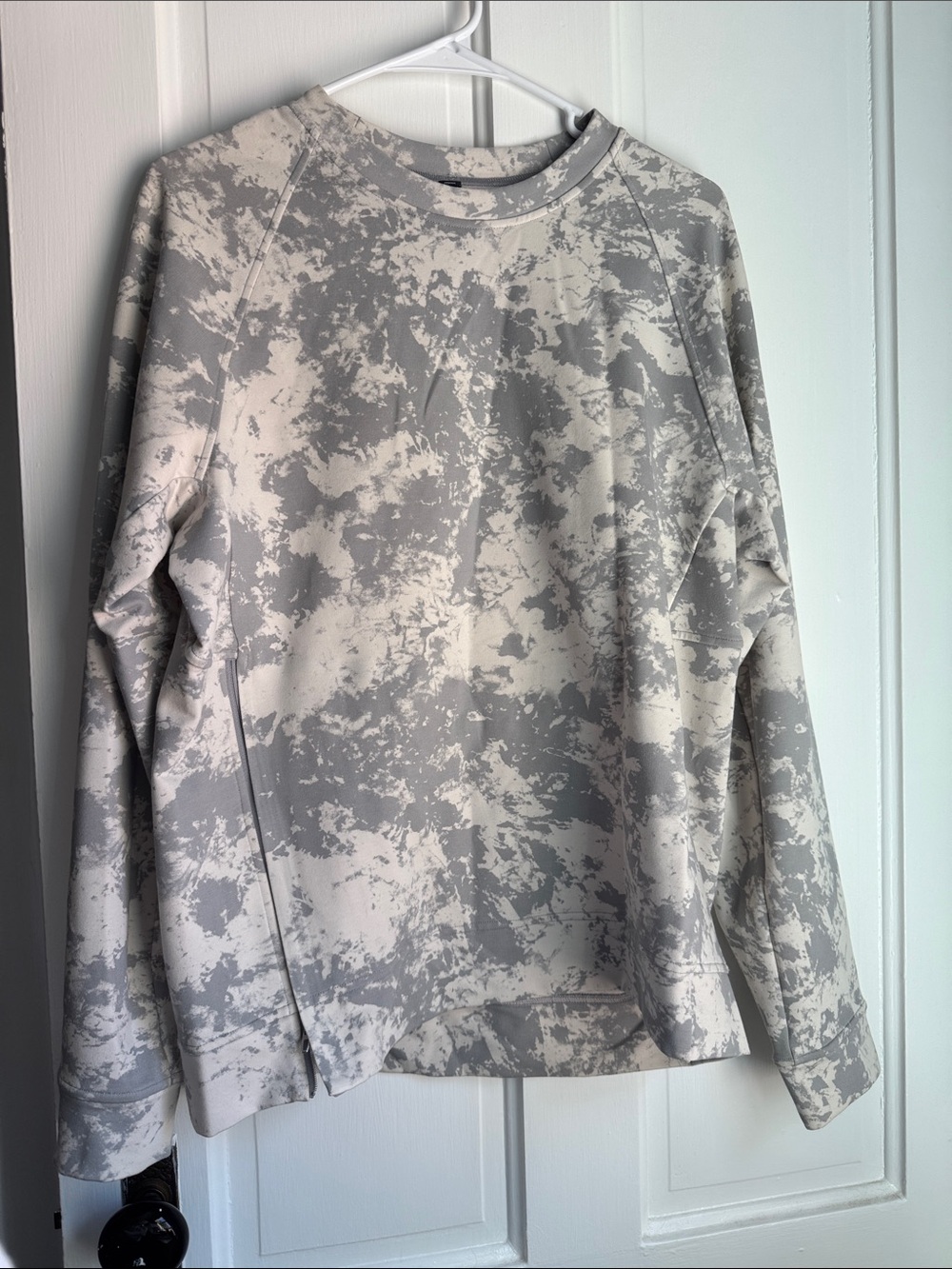 lululemon athletica Women’s Crewneck Sweatshirt in Light Grey Marble Print